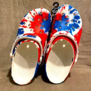 Crocs classic tie dye graphic clog